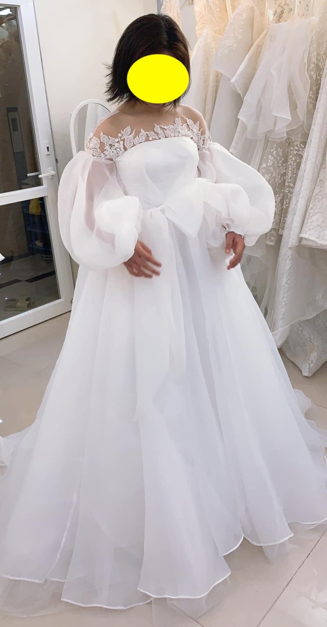 Puffy sleeves white tulle A line wedding dress with bow tie at waist