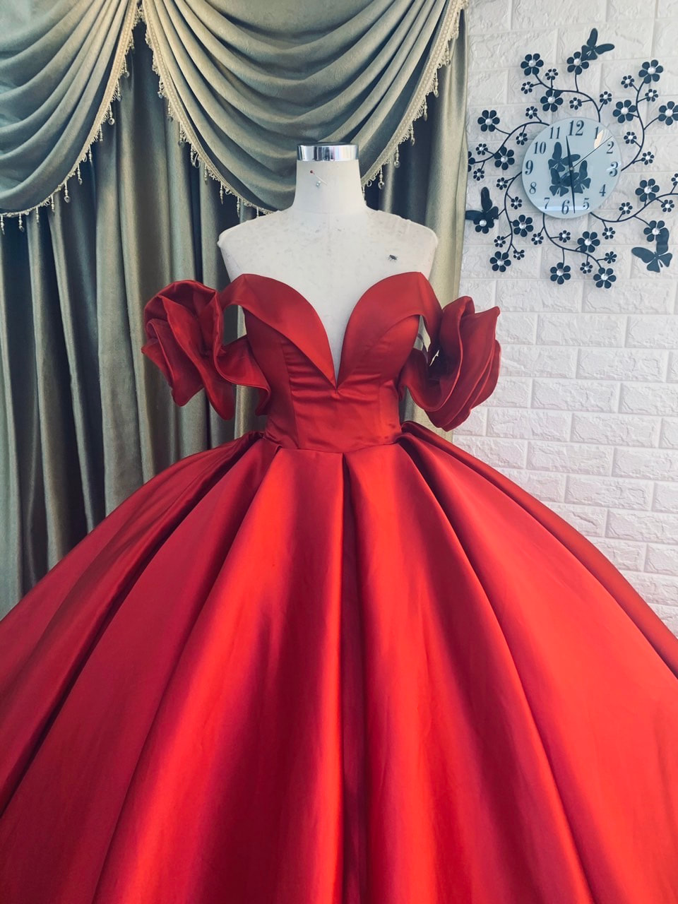Fiery Red Off-the-Shoulder Girls' Dress with Bow Sleeves - BRIDAL FASHION ™