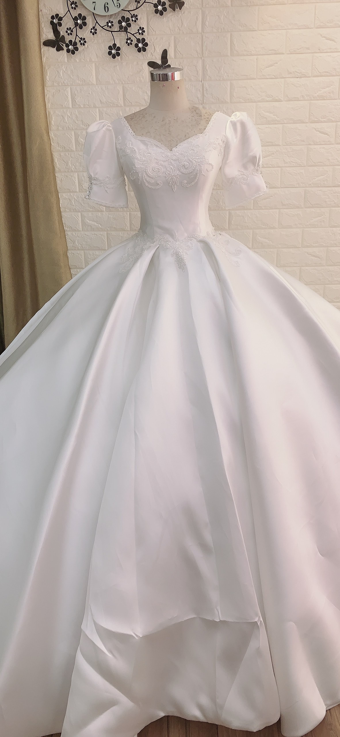 Minimalist elegant white satin ball gown wedding dress hanging sleeves or short sleeves 