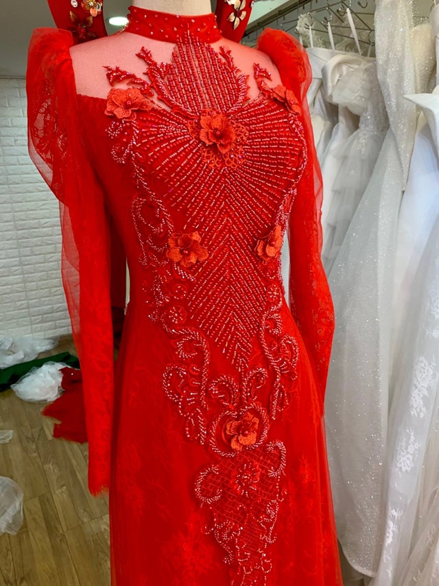 Traditional Vietnamese Wedding Bridal lace Ao Dai in red with beaded ...